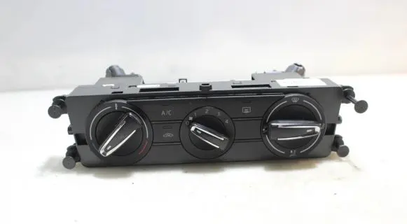 Skoda Fabia Mk4 (6VA) Interior fan control switch 