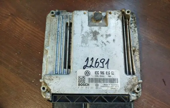 Volkswagen Golf V Engine control unit/module 03g906016gj 0281012221