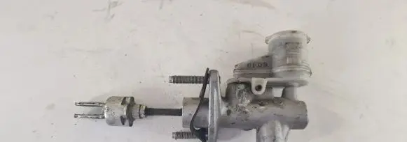 Mitsubishi L200 Clutch master cylinder