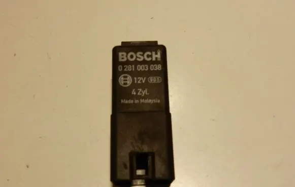 Volkswagen PASSAT B6 Glow plug pre-heat relay 0281003038 038907281D 22190