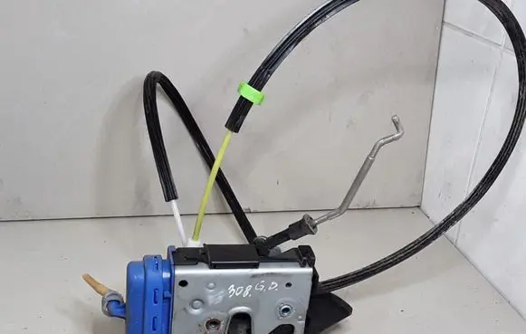 Audi A4 S4 B5 8D Rear door lock 8D0839016A