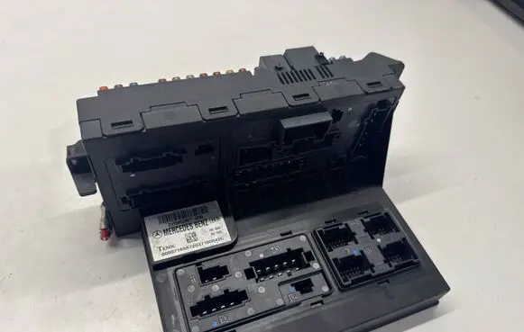 Mercedes-Benz E W211 SAM control unit 2115453901