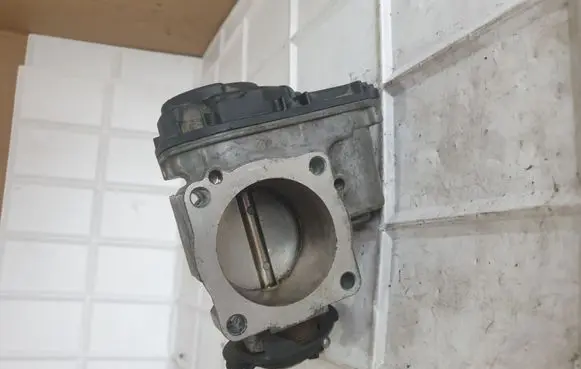 Audi A6 S6 C5 4B Throttle valve 058133063