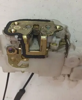 Honda Accord Front door lock 12614566