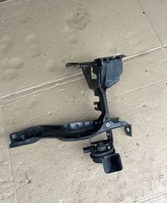 BMW 5 G30 G31 G38 Headlight/headlamp mounting bracket 7383858