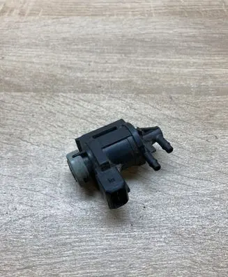 Volkswagen PASSAT B5 Vacuum valve 1J0906283A