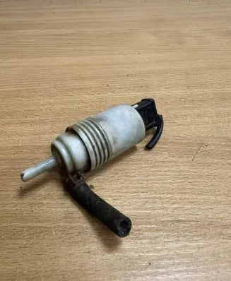Audi A4 S4 B5 8D Windscreen/windshield washer pump 96221 D7587