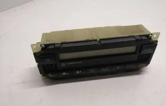 Volkswagen PASSAT B5 Climate control unit 1J1907044 5HB00761700