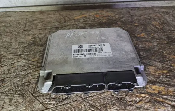 Volkswagen PASSAT B5 Engine control unit/module 3B0907557C 5WP433203