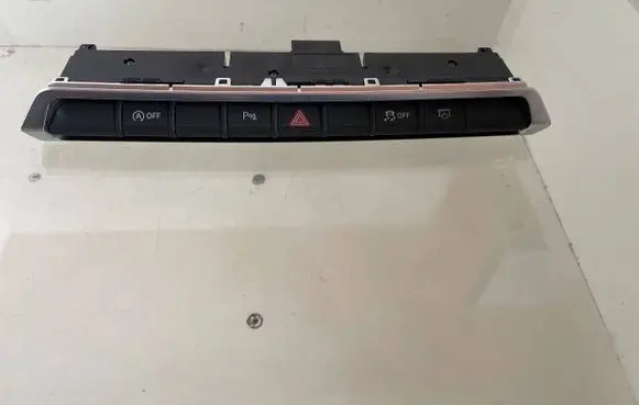Audi Q2 - Hazard light switch 81A925301D 22052019 10133193