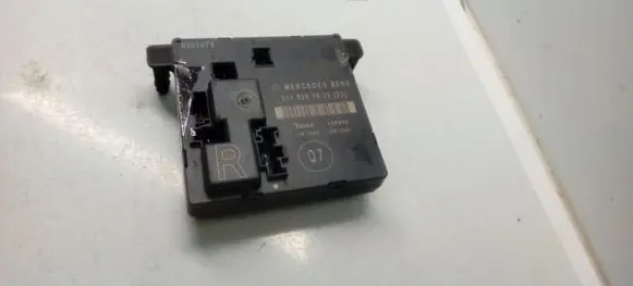 Mercedes-Benz CLS C219 Door control unit/module 2118201626