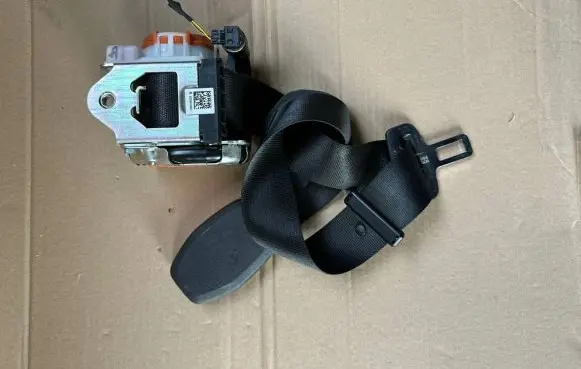 BMW 8 G16 Rear seatbelt 7491781