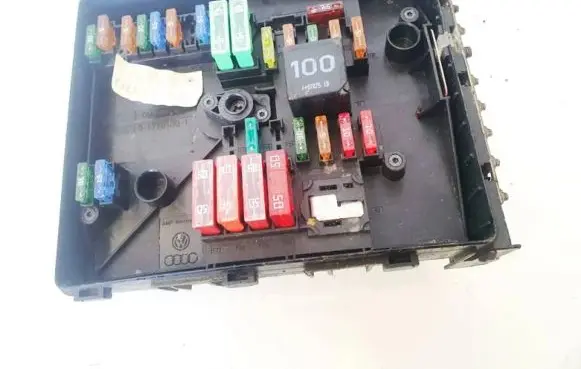 Volkswagen Golf Plus Fuse box set 017181301 0-1718128-1d