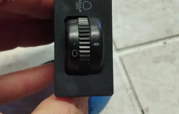 Toyota Corolla Verso AR10 Headlight level height control switch 8415202021 37139
