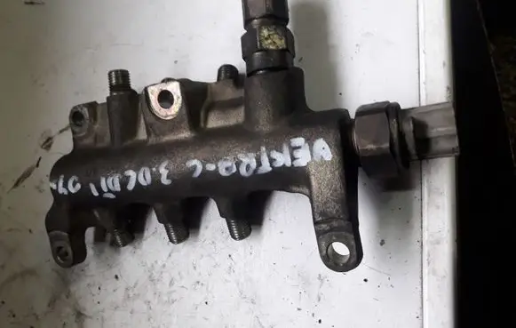 Opel Signum Fuel distributor 