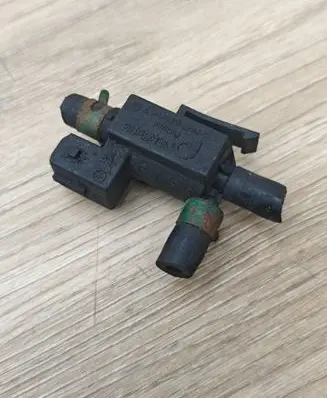 Volvo XC70 Turbo solenoid valve 72224011 30670448