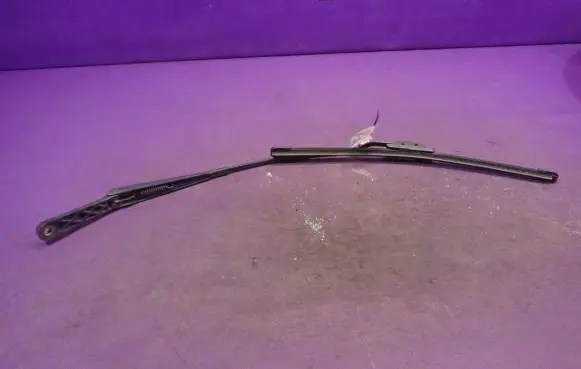 Volkswagen Transporter - Caravelle T4 Front wiper blade arm 701955410A