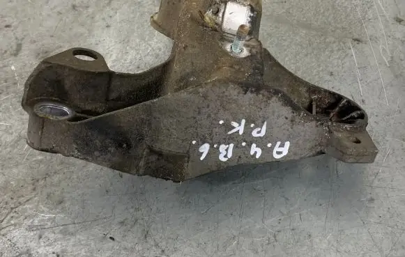 Audi A4 S4 B6 8E 8H Engine mounting bracket 8E0199351