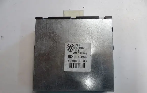 Volkswagen Golf VI Power management control unit 1K0919041 8ES01015300 0137790093