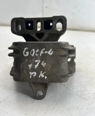 Volkswagen Golf IV Engine mount bracket