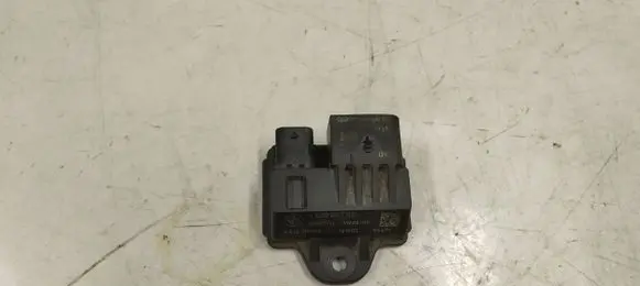 BMW 1 F20 F21 Glow plug pre-heat relay 8570087