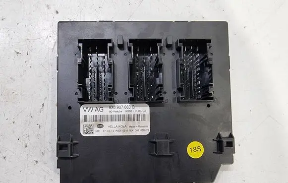 Audi Q3 8U Comfort/convenience module 8X0907063G 5DK00965879