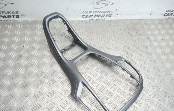 Opel Astra J Radio/GPS head unit trim 13257562