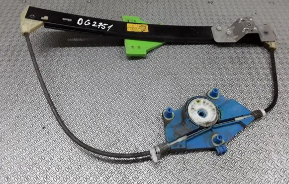 Rear door manual window regulator