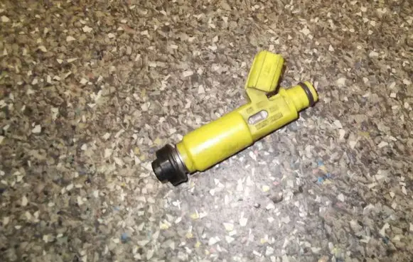 Toyota RAV 4 (XA20) Fuel injectors set 2325028050