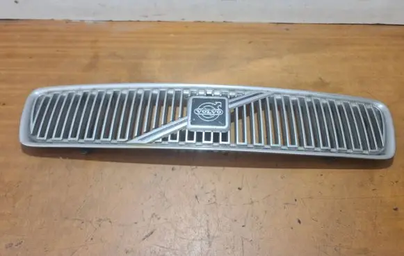 Volvo S40, V40 Front bumper upper radiator grill