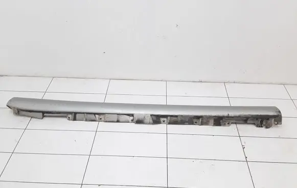 Toyota Avensis T250 Side skirt front trim 