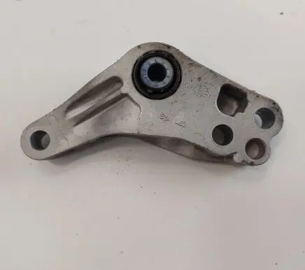 Peugeot 208 Engine mount bracket 9826468580