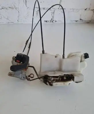 Mitsubishi Eclipse Front door lock