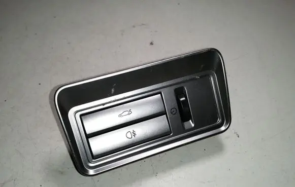 Tailgate opening switch