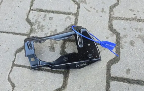 BMW Z4 g29 Fender mounting bracket 7435791