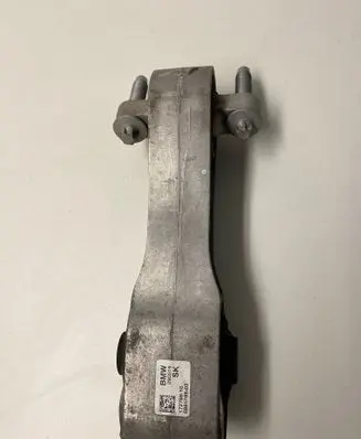 BMW X2 F39 Engine mount bracket 17276810 6885788