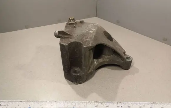 Opel Vectra C Engine mounting bracket 9191126