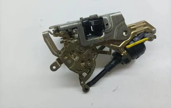 Mercedes-Benz C W202 Rear door lock 2027300635 A2027300635