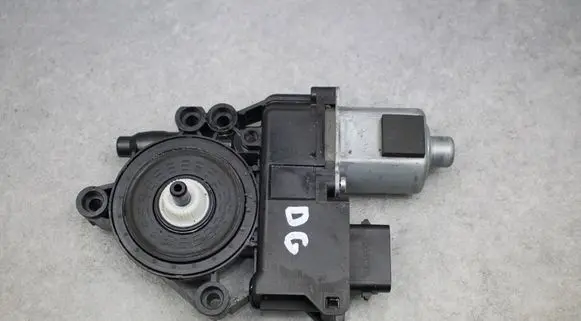 Hyundai i40 Rear door window regulator motor 834603Z010