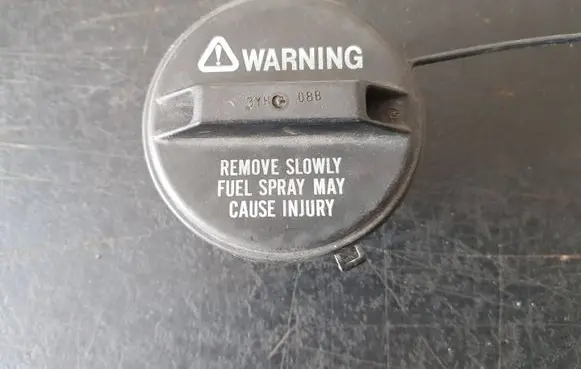 Suzuki Grand Vitara I Fuel tank filler cap 