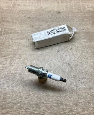 Opel Astra H Spark plug 25193473 1214112 RC10MCC