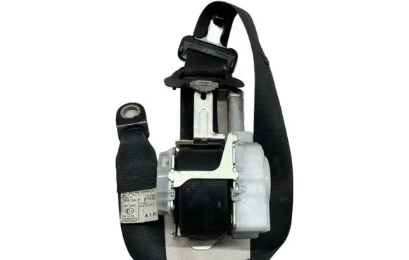 Toyota Avensis T270 Front seatbelt 7P3100P 067478 063052
