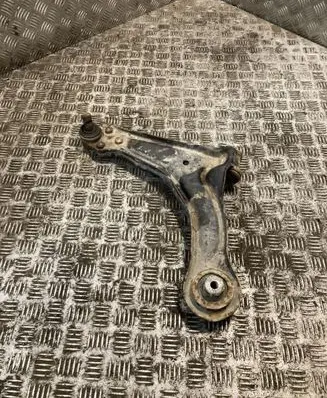 Mercedes-Benz Vito Viano W638 Front lower control arm/wishbone 6383300010 A6383300010
