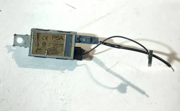 Peugeot 308 Aerial antenna amplifier 9833140080 1970021721