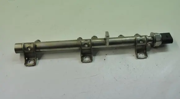 BMW 3 E90 E91 Fuel main line pipe 7562474 7537319