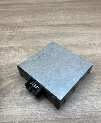 BMW 3 E90 E91 Voltage converter inverter 9127088 8ES009479