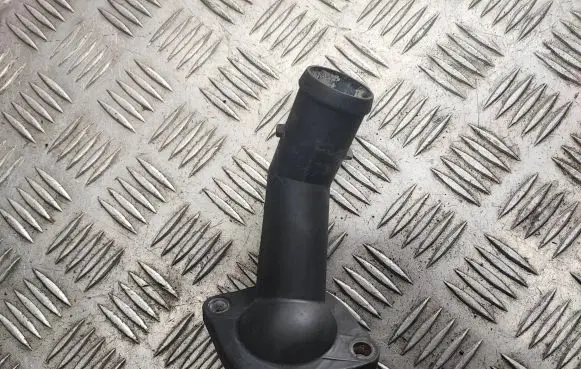 Volkswagen Touran I Engine coolant pipe/hose 06A121121C 038121121D