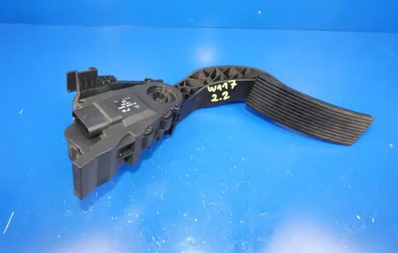 Mercedes-Benz CLA C117 X117 W117 Accelerator throttle pedal A2463001804