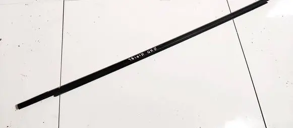 Nissan Note (E11) Front door glass trim molding 