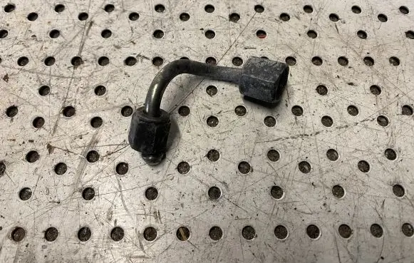 Opel Combo D Fuel injector supply line/pipe 55224790